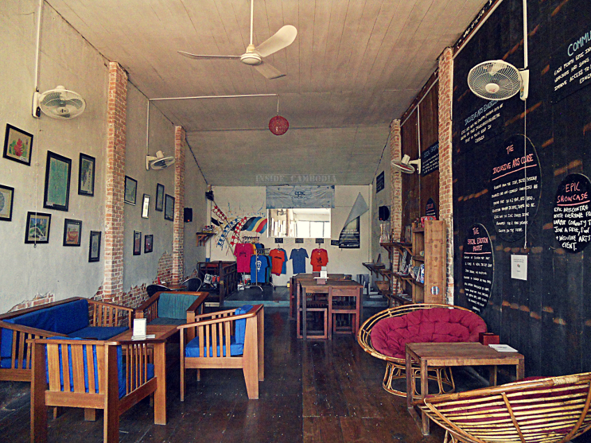 This is the second floor of Epic Arts Cafe. I've been there many times but this was the first time I've checked it out and took photos because it's always full of customers prior to this visit.